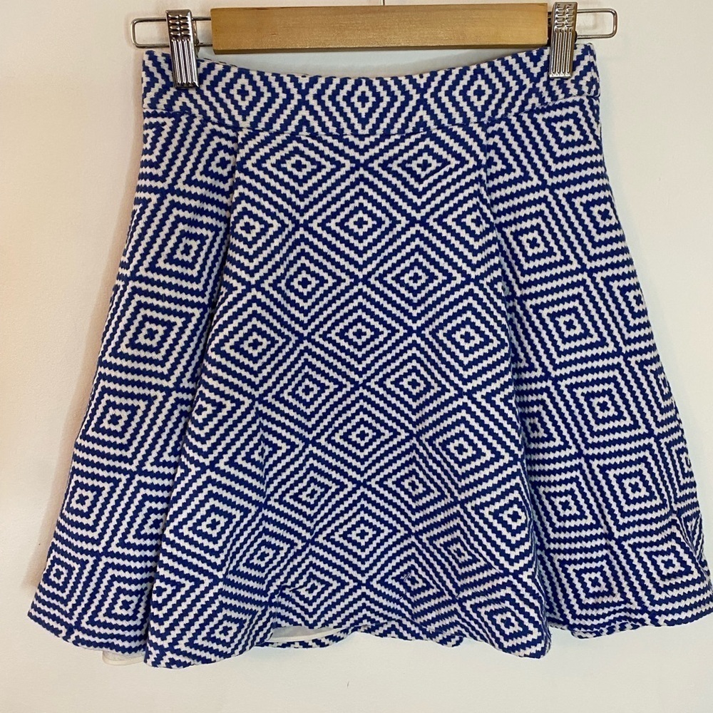 Alice and Olivia Blue And White Geometric Jacquard Y2K Mini Circle Skirt